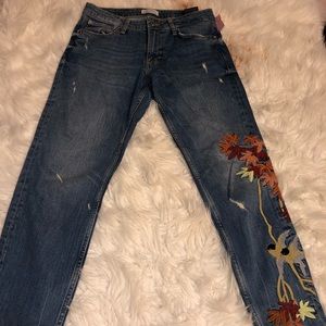 Zara Embroidered jeans🥰